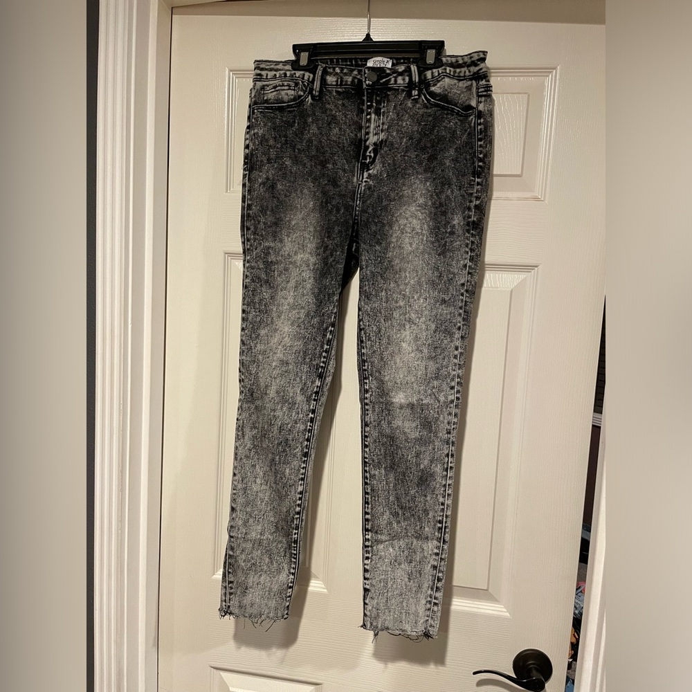 Acid wash skinny jeans. Size 11. Simple Society.